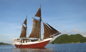 Indonesia Liveaboard Phinisi Ship